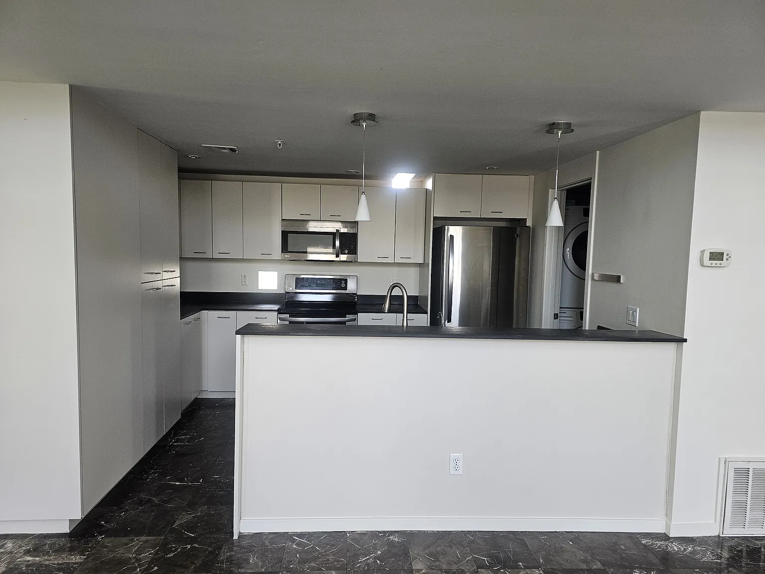 3 bed, 2.5 bath, 2257 sqft, $2,650 — Photo 3