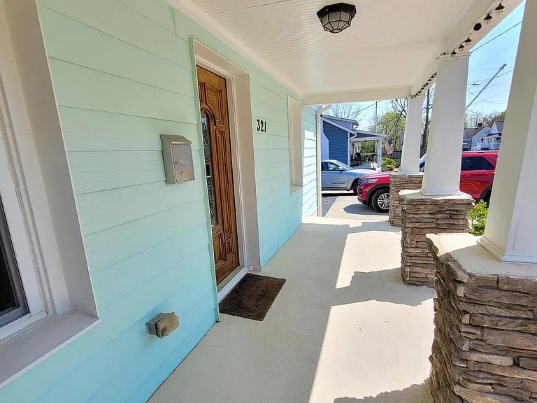 321 Bledsoe Ave — Photo 3