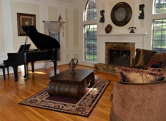 5th image of 1223 Whispering Oaks Dr