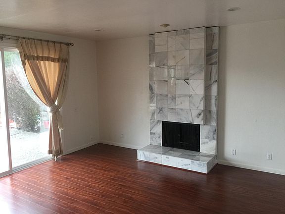 3rd image of 310 Staysail Ct