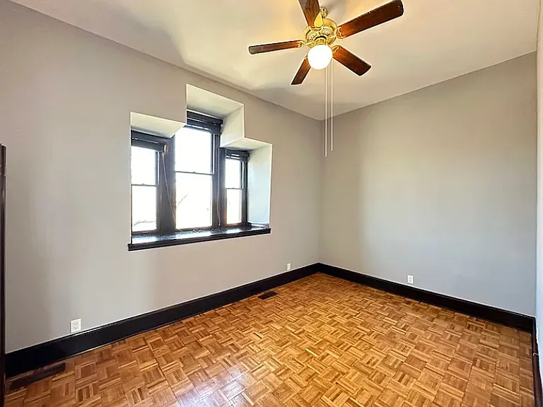 238 S Ashland Ave — Photo 10
