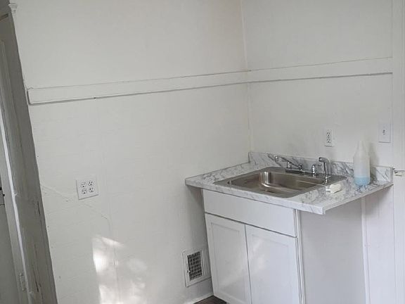 4th image of 73 Wilkins St #3