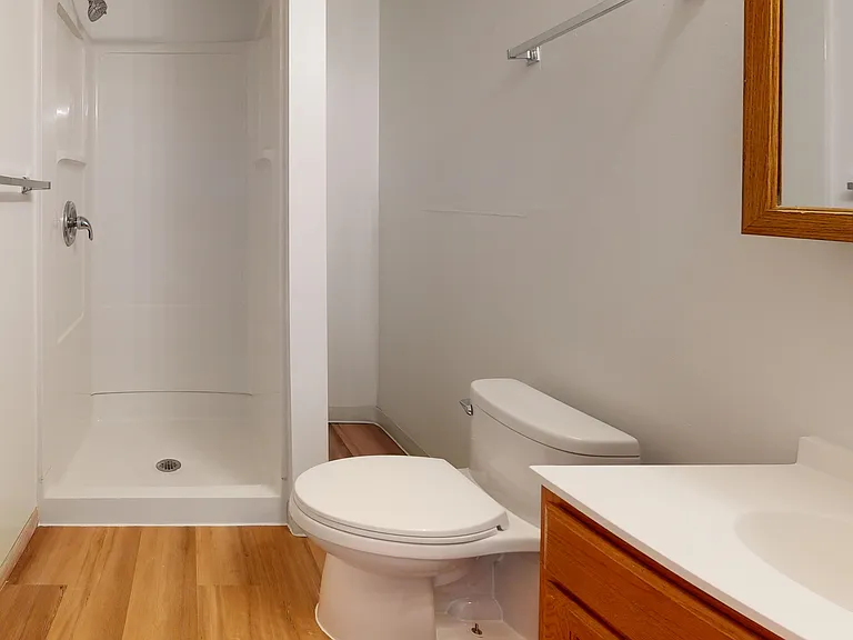 7629-7629 Woodlawn Dr — Photo 2