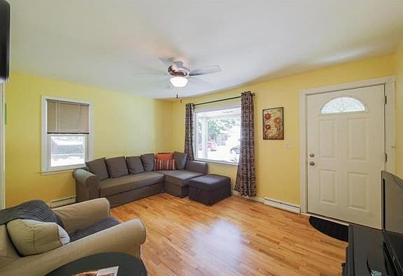 3rd image of 1128 Parkwood Ave