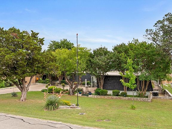 4th image of 5007 Comanche Dr