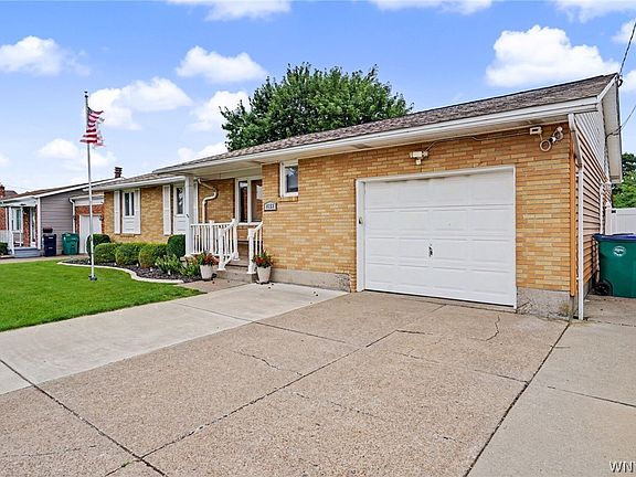 3rd image of 1658 Caravelle Dr