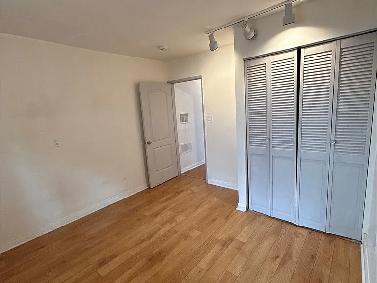 1349 N Citrus Ave — Photo 15