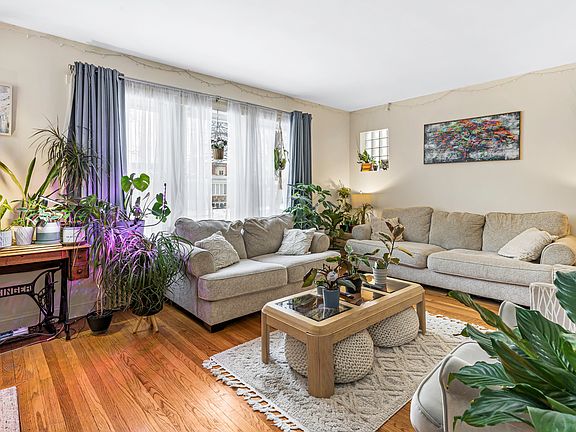 3rd image of 6656 N Oconto Ave