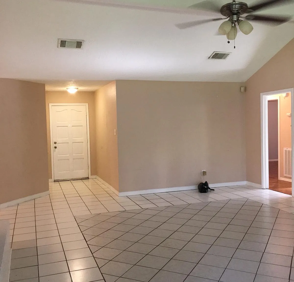 3 bed, 1661 sqft, $1,900 — Photo 3