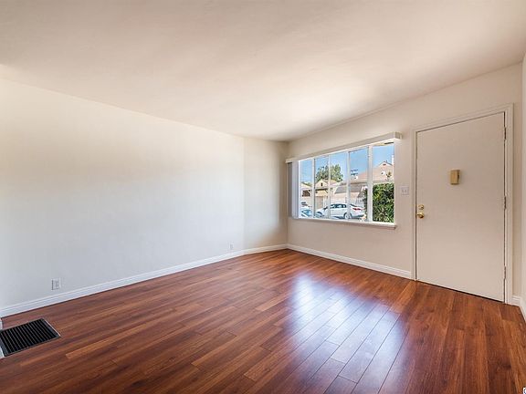 4th image of 1337 N Buena Vista St #A