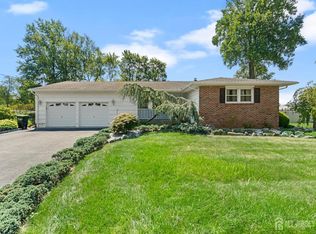 5 Teton Pl, Old Bridge, NJ 08857