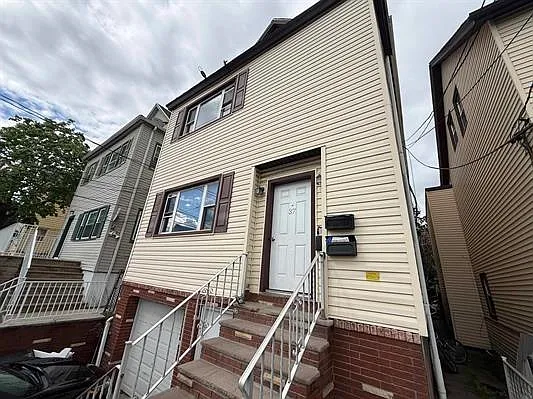 37 E 49th St #3 — Photo 3