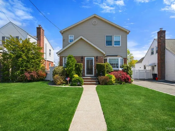 296 Euston Road S, Garden City, NY 11530