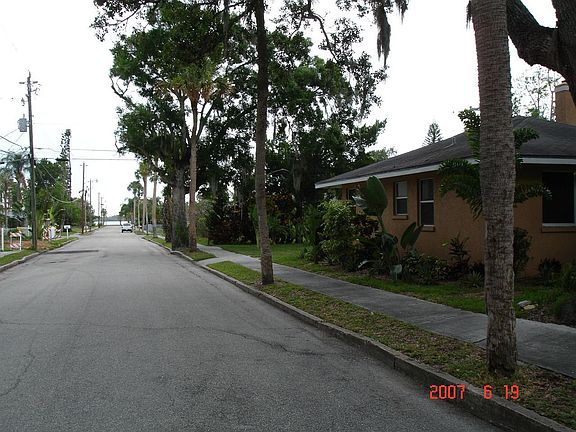 2001 2nd ave e