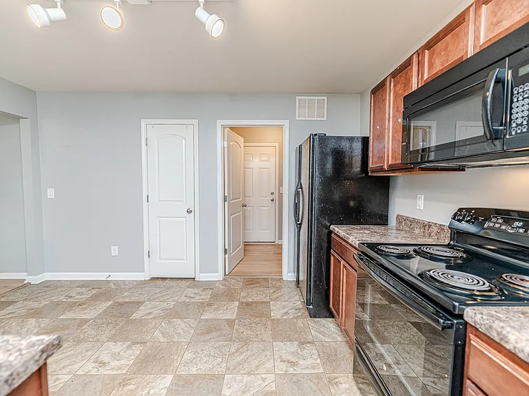 2441 Westgate Dr — Photo 5