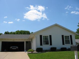 5502 Hillandale Rd, Davenport, IA 52806