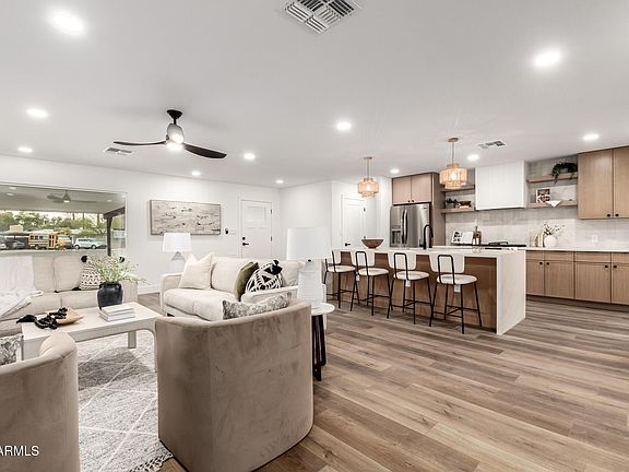 5th image of 1326 E CATALINA Drive