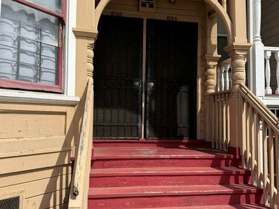 3rd image of 636 Alice St
