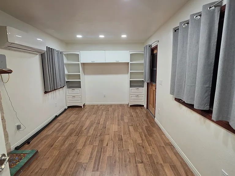 Flexible room used as a bedroom or office or as you wish