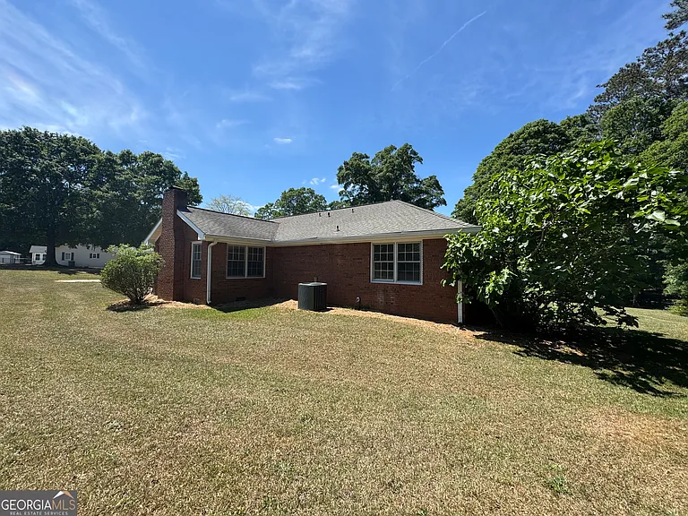 1041 Limmerick Dr — Photo 3