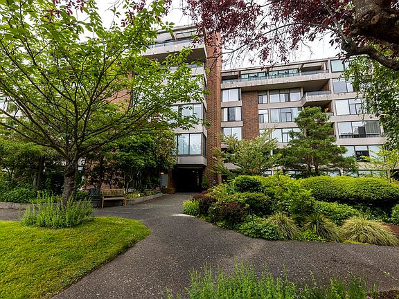 3rd image of 4101 Yew St #407