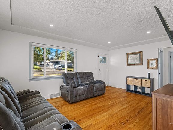 5th image of 1527 20th Ave