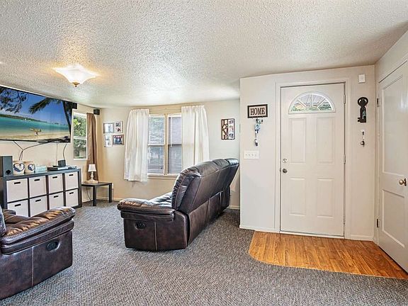 3rd image of 517 7th Ave NE