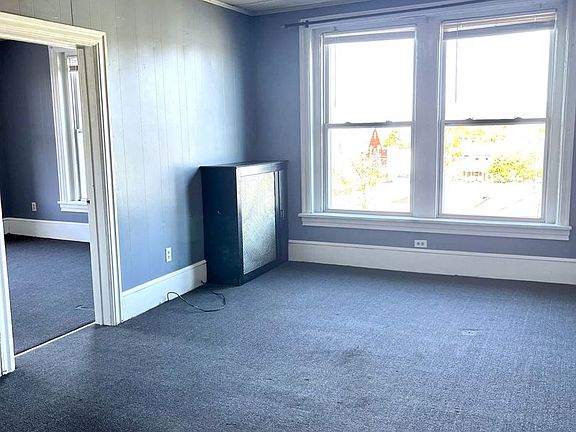 3rd image of 206 E King St #206