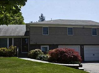 11 Mountain Laurel Dr, Cranston, RI 02920