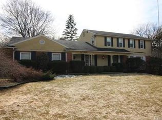 920 Adams Castle Dr, Bloomfield Hills, MI 48304