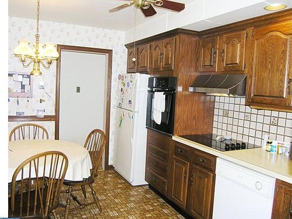 3rd image of 2047 Lockwood Ln