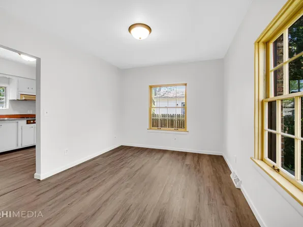 205 W Porter Ave, Chesterton, IN 46304