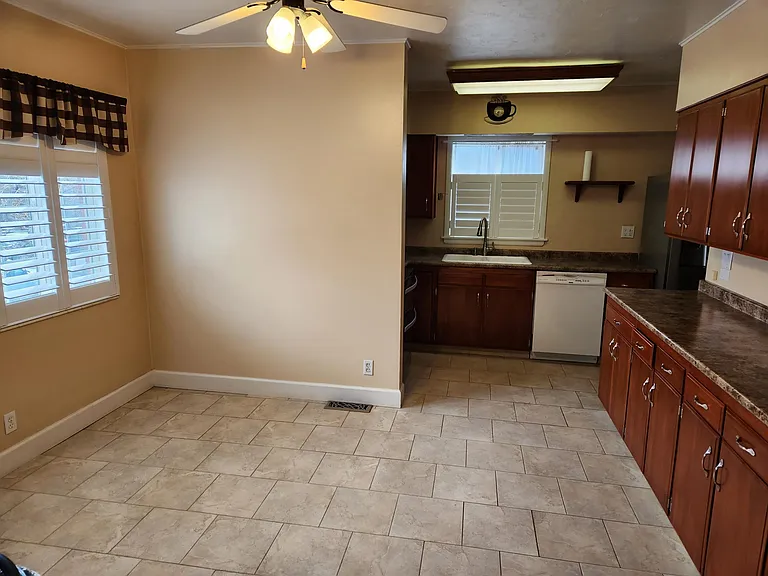 1417 Humboldt St — Photo 12