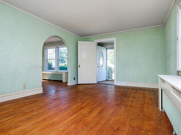 5th image of 49 Shelley Ave