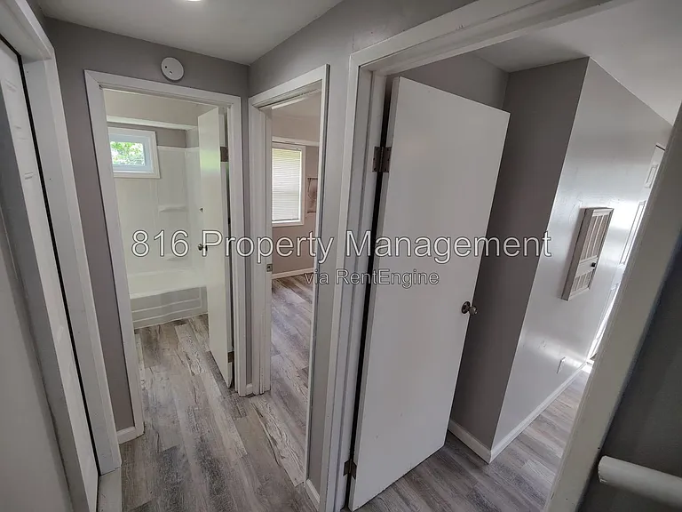 7941 NE San Rafael Dr — Photo 18