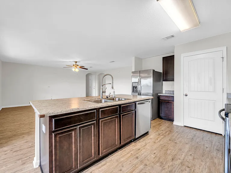4924 Kensington Ln — Photo 13