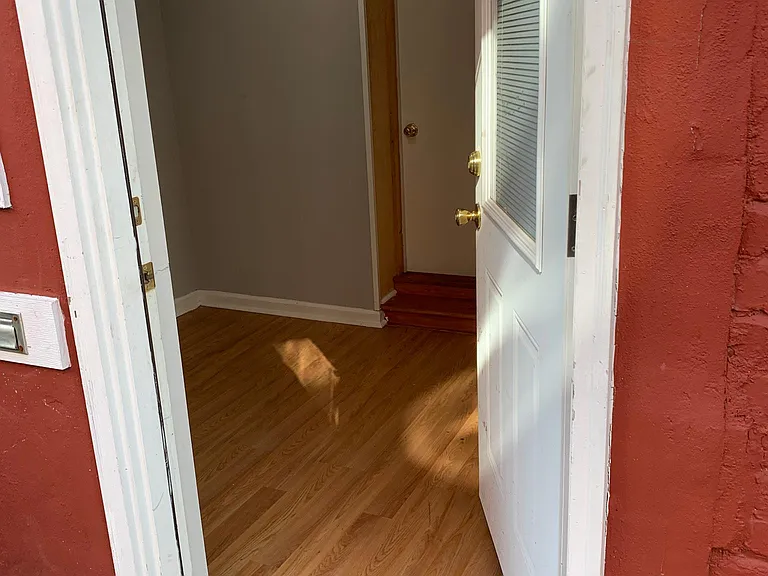 Second Entrance door, into a study space. Or can be a bedroom
