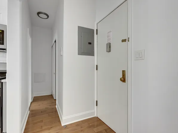 385 Ft Washington Avenue image 6 of 8