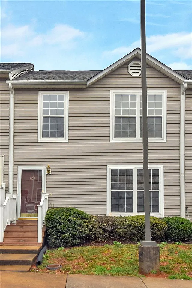 107 Danbury Ct photo 1
