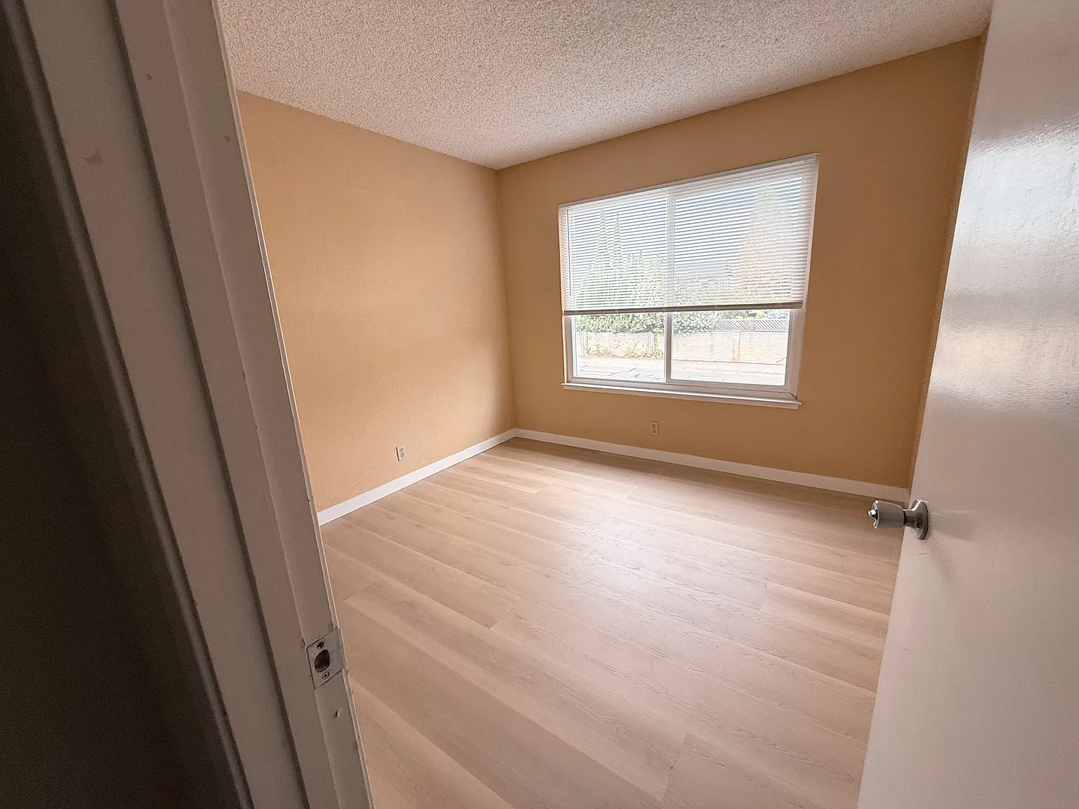 3 bed, 2.5 bath, 1917 sqft, $3,300 — Photo 4