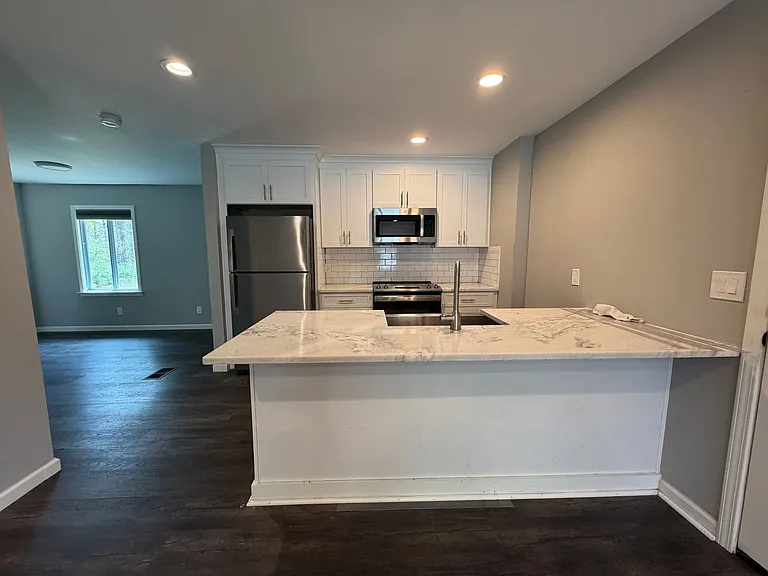 32 Lovers Ln NE — Photo 3