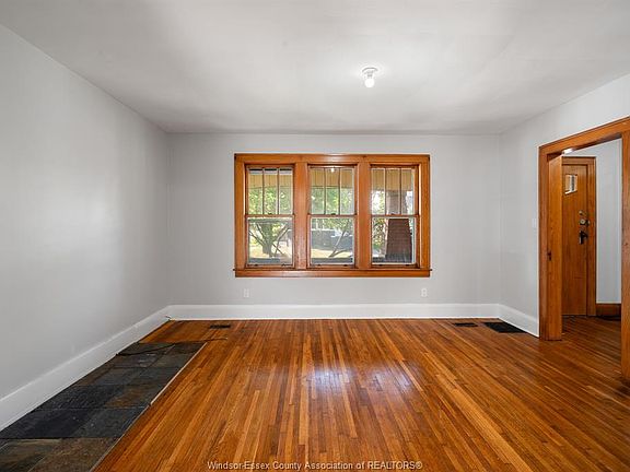 3rd image of 1890 Oneida Ct