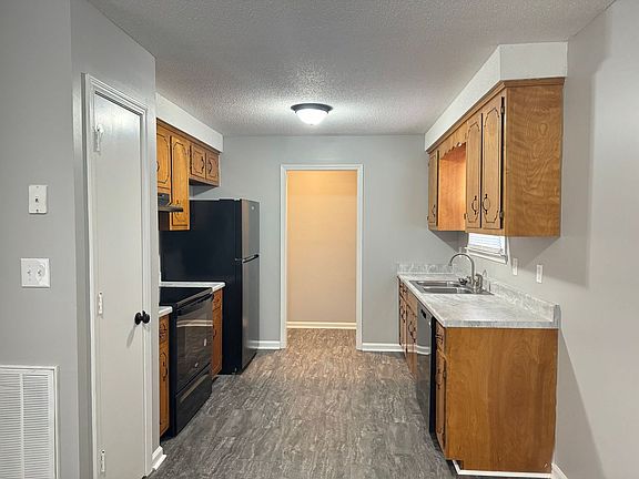 4th image of 687 Beth Dr