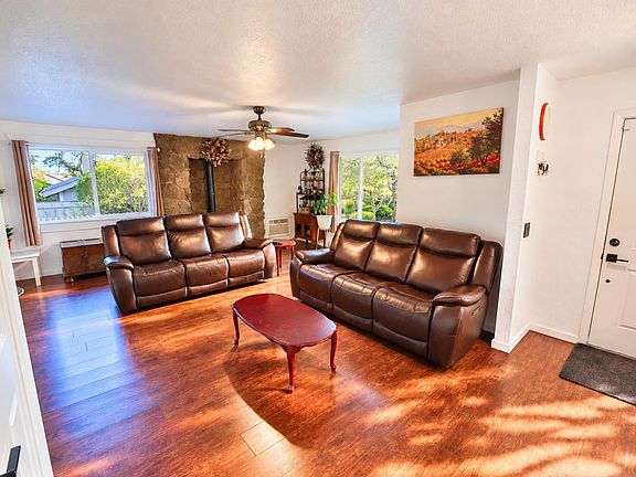 3rd image of 467 Harper Court