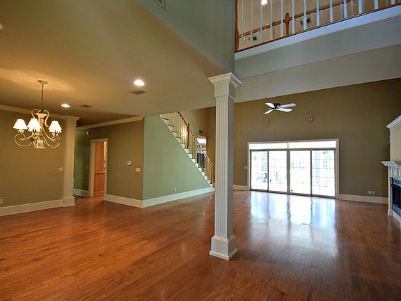 3rd image of 110 Penny Ln