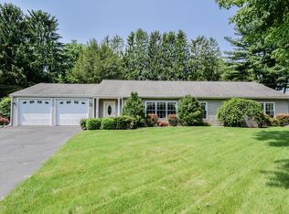 24 Bonnie Brae Dr, Newtown, CT 06470