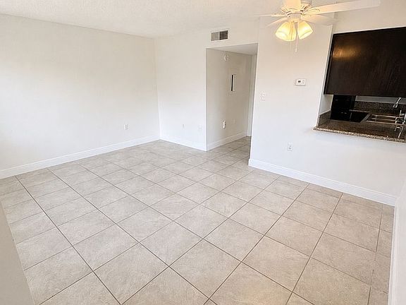 3rd image of 1183 Bentley Rd APT 4