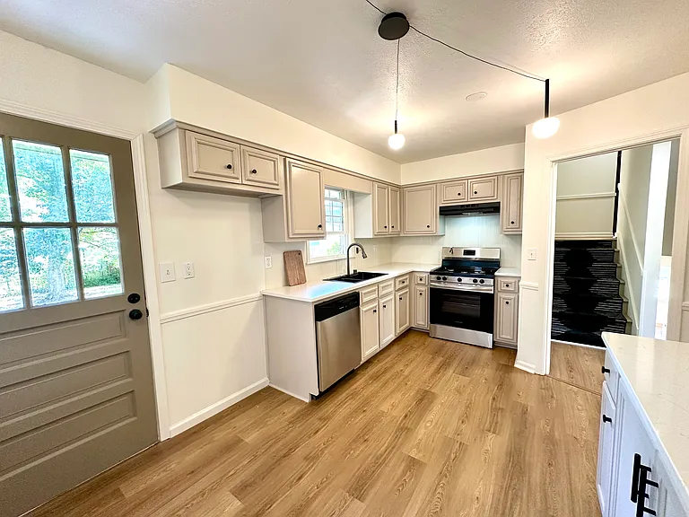 352 Henson Dr — Photo 36