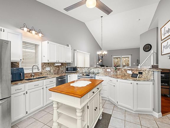 3rd image of 19073 Twilight Trl