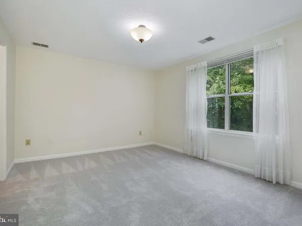 15313 Diamond Cove Ter APT 10, Rockville, MD 20850